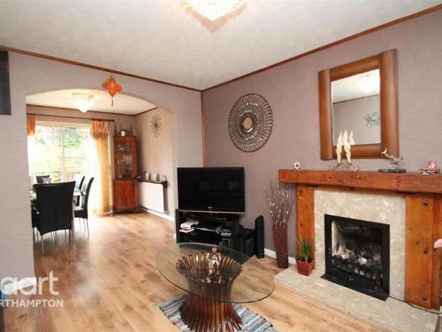 4 bedroom detached house to rent
