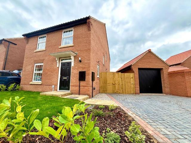 4 bedroom detached house to rent