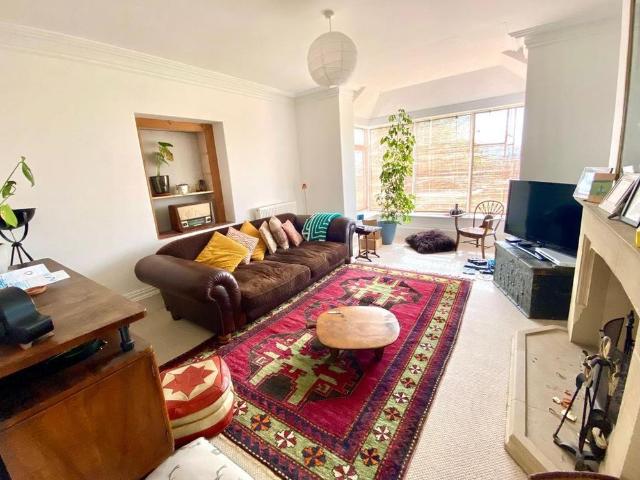 4 bedroom detached house to rent