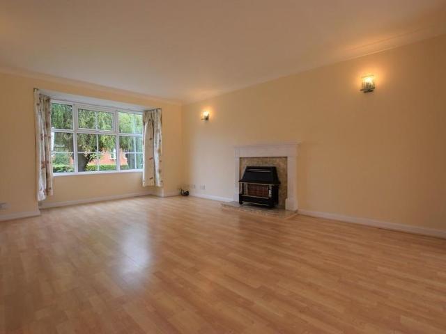 4 bedroom detached house to rent