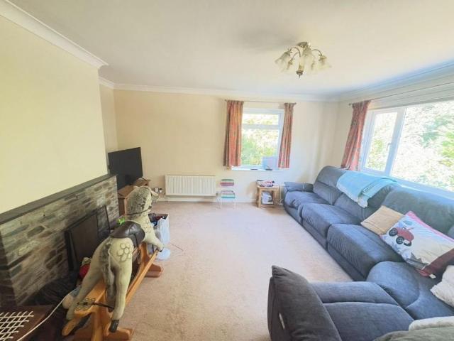 4 bedroom detached house to rent