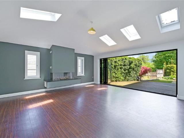 4 bedroom detached house to rent