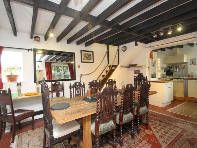 4 bedroom detached house to rent