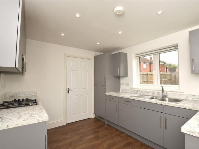 4 bedroom detached house to rent