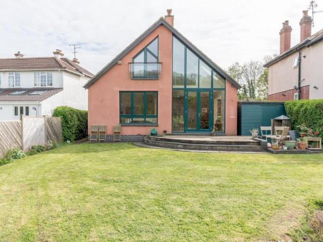 4 bedroom detached house to rent
