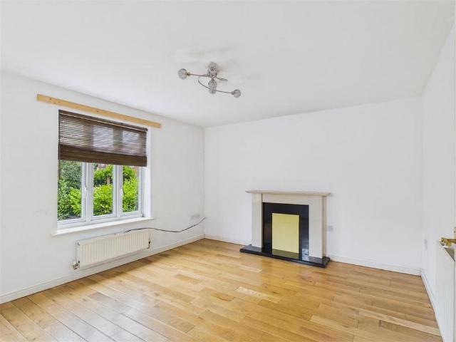 4 bedroom detached house to rent