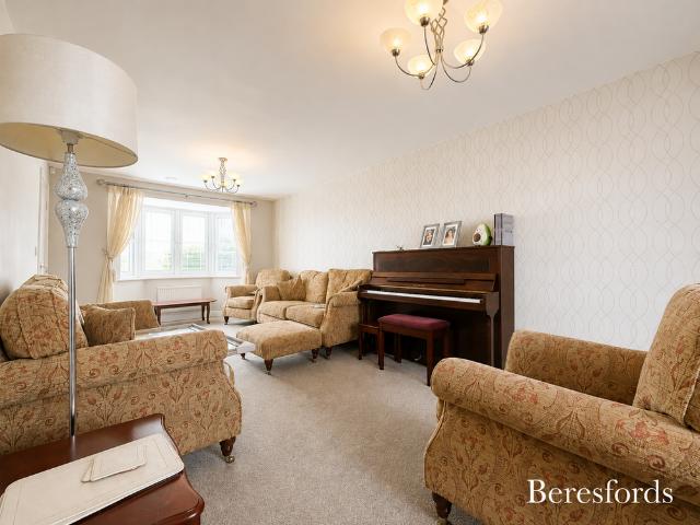 4 bedroom detached house to rent