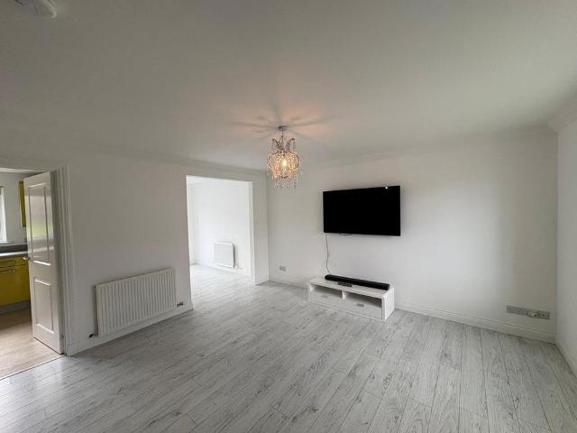 4 bedroom detached house to rent