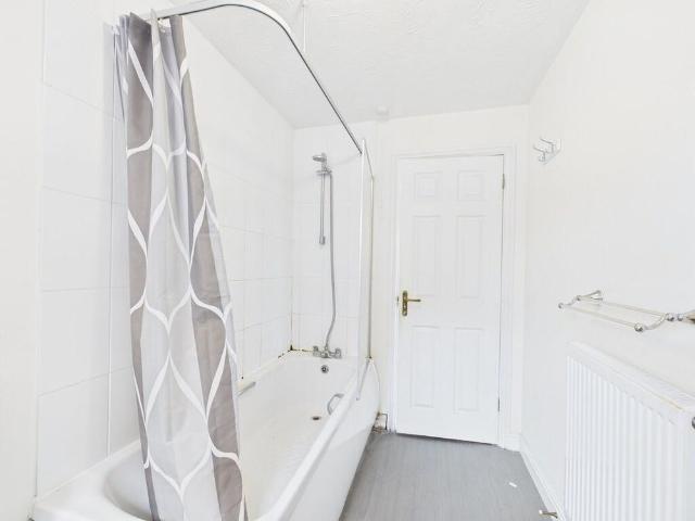 4 bedroom detached house to rent