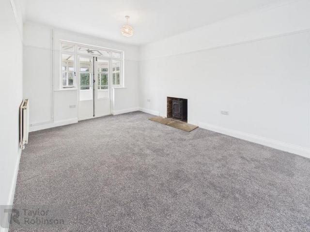 4 bedroom detached house to rent