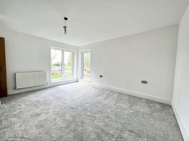 4 bedroom detached house to rent