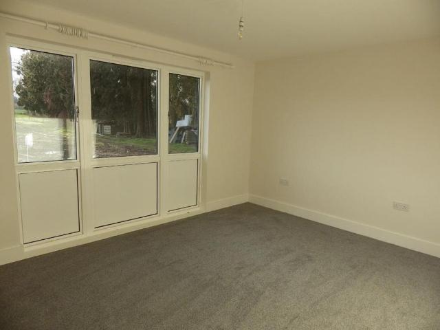 4 bedroom detached house to rent