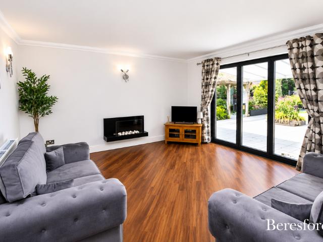 4 bedroom detached house to rent