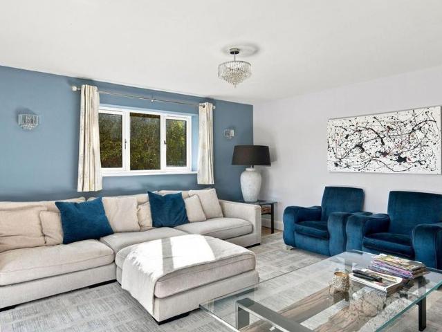 4 bedroom detached house to rent