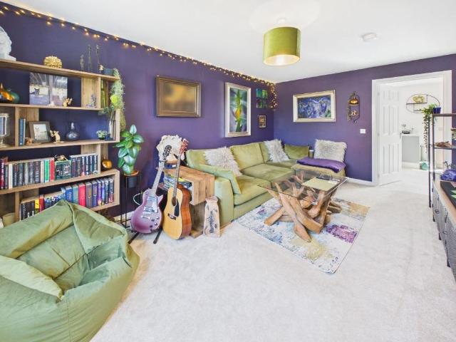 4 bedroom detached house to rent