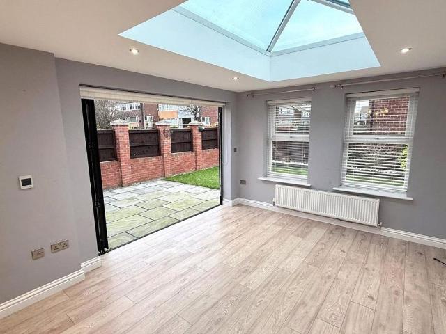 4 bedroom detached house to rent