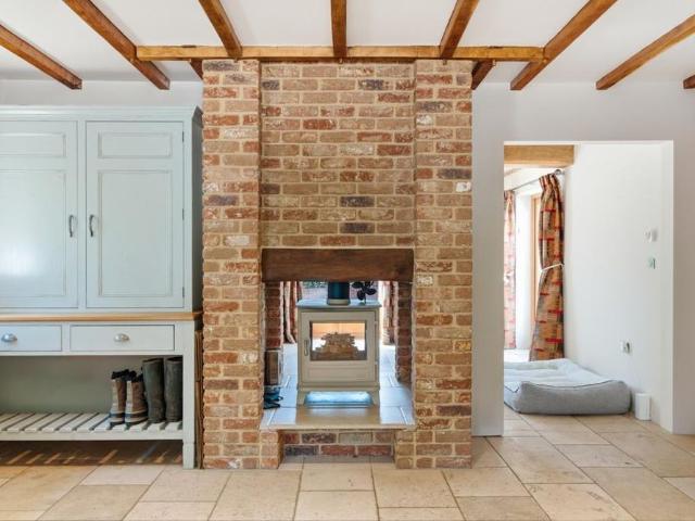 4 bedroom detached house to rent