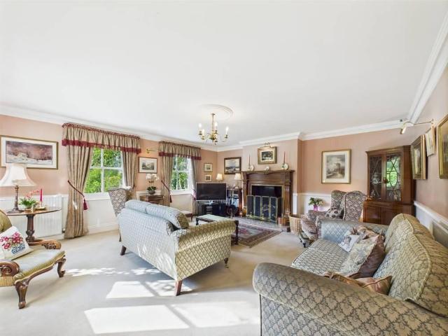 4 bedroom detached house to rent