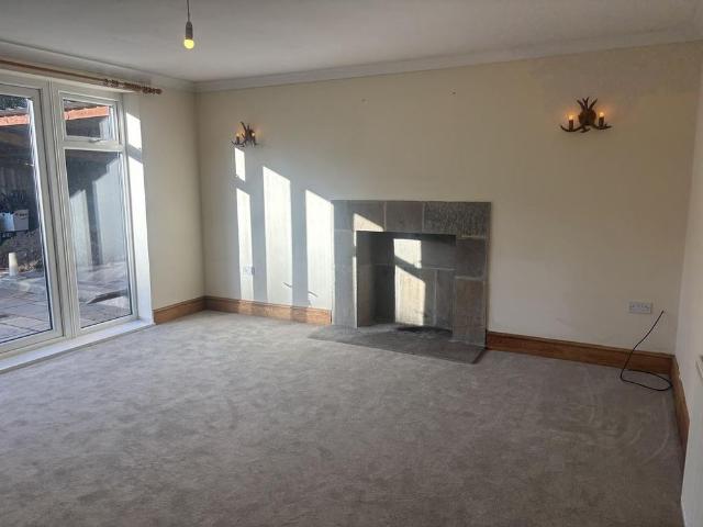 4 bedroom detached house to rent