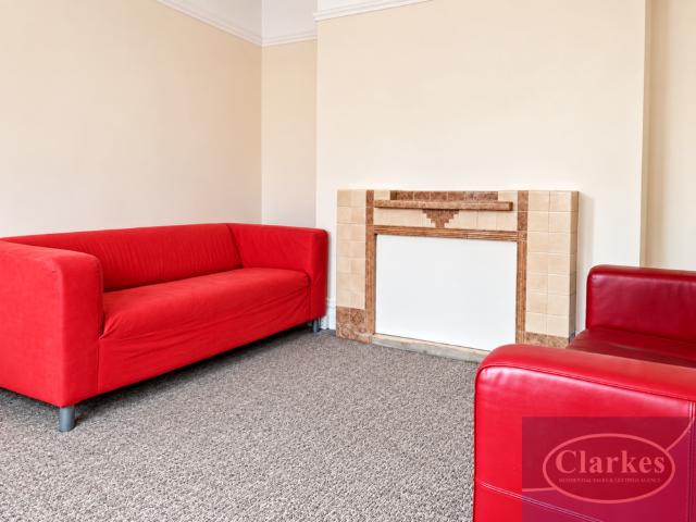 4 bedroom detached house to rent