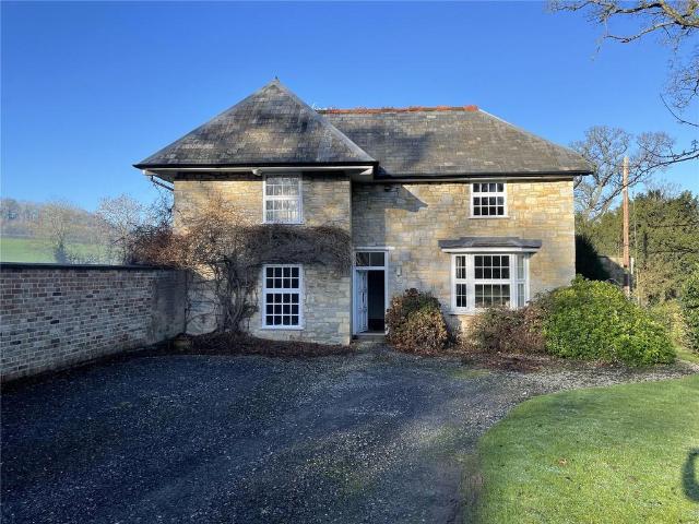 4 bedroom detached house to rent