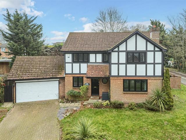 4 bedroom detached house to rent