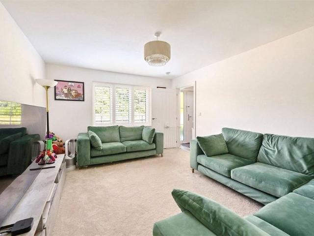 4 bedroom detached house to rent