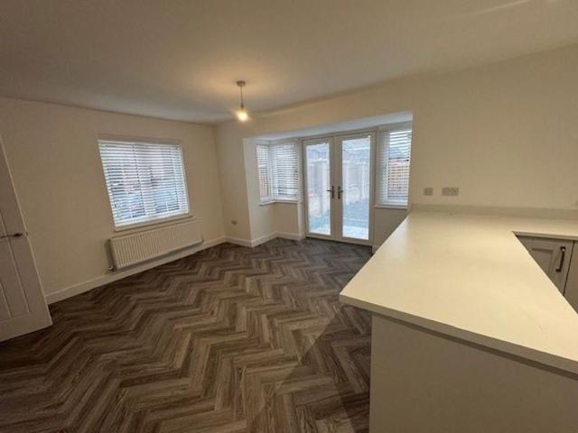 4 bedroom detached house to rent