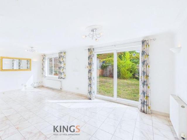4 bedroom detached house to rent