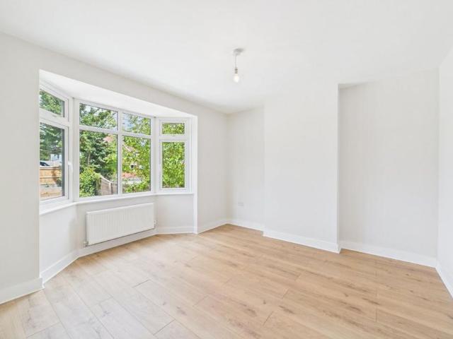 4 bedroom detached house to rent