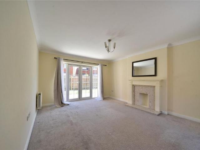 4 bedroom detached house to rent
