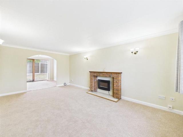 4 bedroom detached house to rent