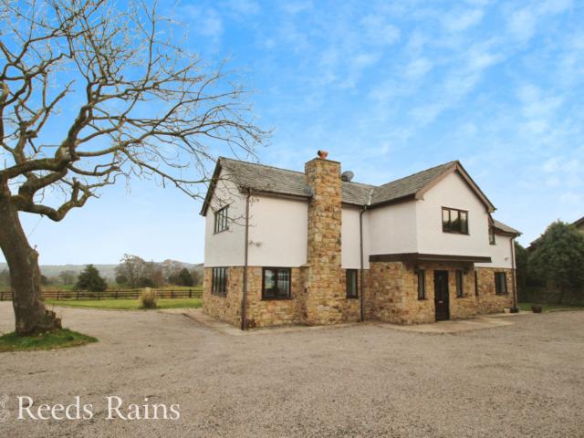 4 bedroom detached house to rent