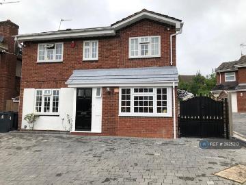4 bedroom detached house to rent