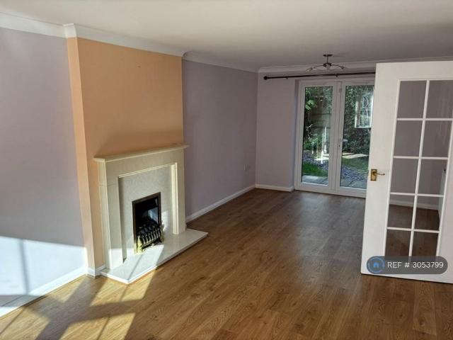 4 bedroom detached house to rent