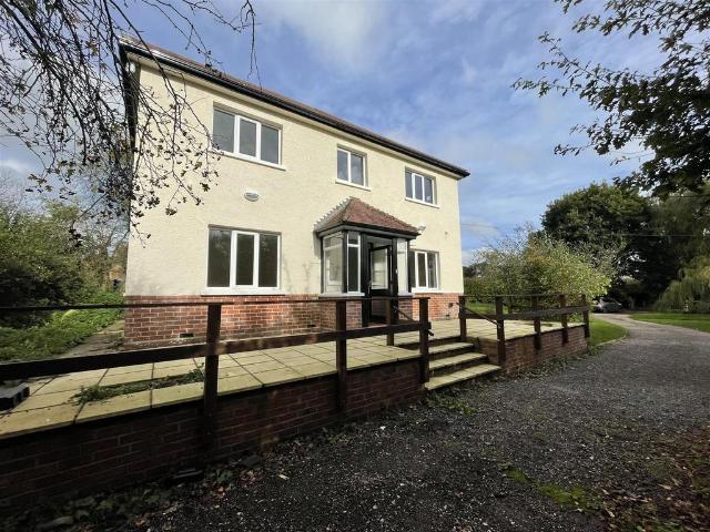 4 bedroom detached house to rent