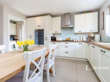 4 bedroom detached house to rent