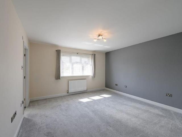 4 bedroom detached house to rent