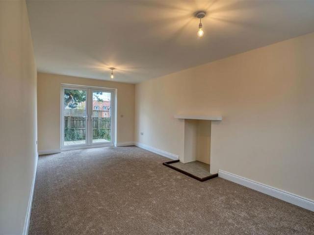 4 bedroom detached house to rent
