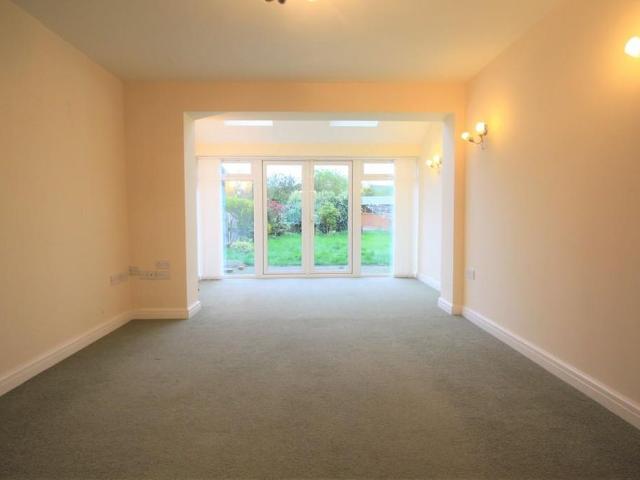 4 bedroom detached house to rent