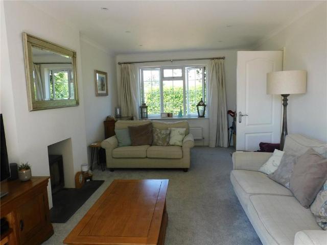 4 bedroom detached house to rent