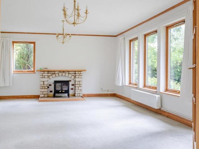 4 bedroom detached house to rent