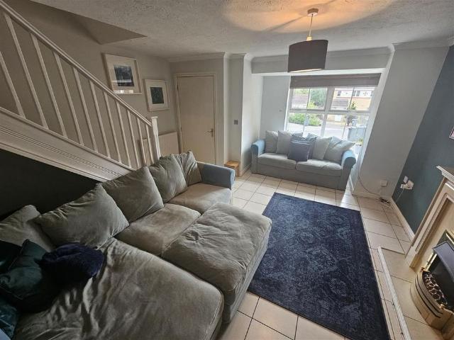 4 bedroom detached house to rent
