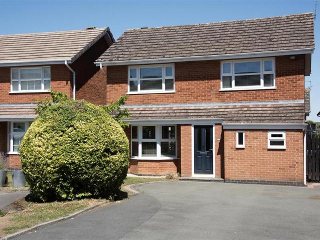 4 bedroom detached house to rent