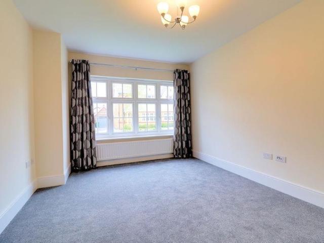 4 bedroom detached house to rent