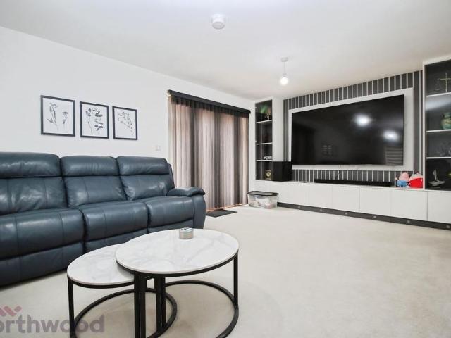 4 bedroom detached house to rent