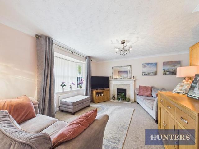 4 bedroom detached house to rent
