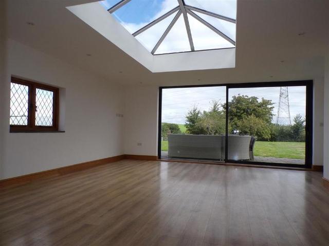 4 bedroom detached house to rent