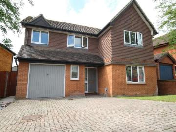 4 bedroom detached house to rent