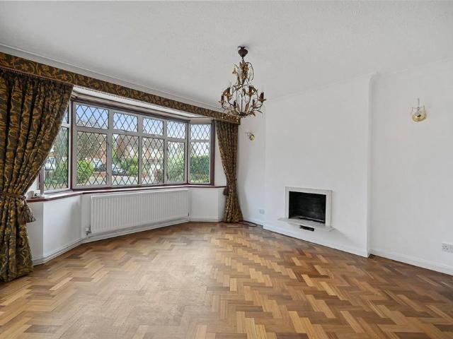 4 bedroom detached house to rent